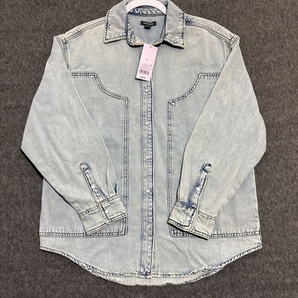 Wild Fable Women's Button Down Long Sleeve Light Wash Denim Small
